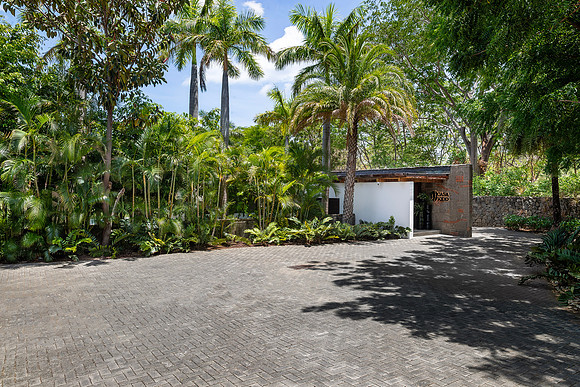 Casa_Kidd_Exterior_Front_Wide_CC