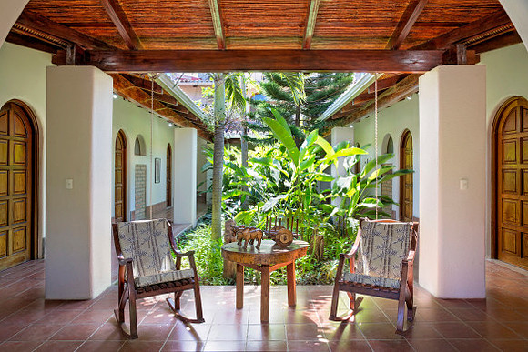 hacienda_colorados_courtyard_1_dec_09_2015_cc_hero