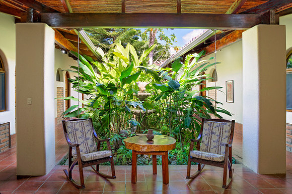 hacienda_colorados_courtyard_2_dec_09_2015_cc_hero
