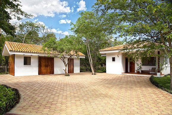 Casita_U4_Front_Yard_2_CC_HERO