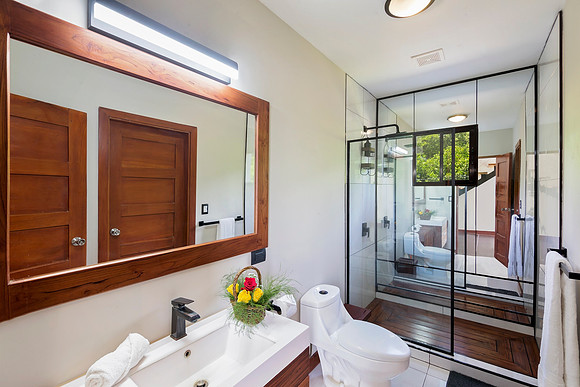 Casa_Olimar_Guest_Bath_Downstairs_CC