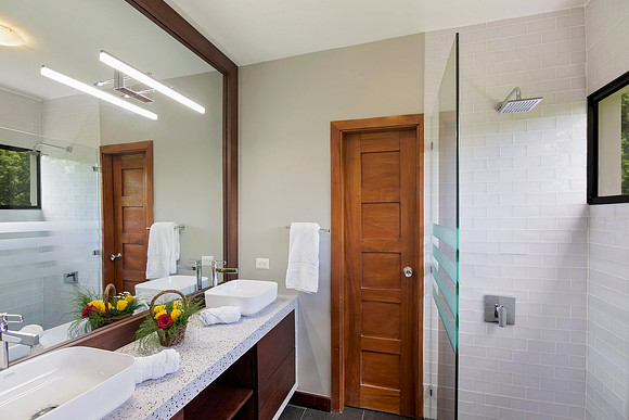 Casa_Olimar_Guest_Bath_Upstairs_CC