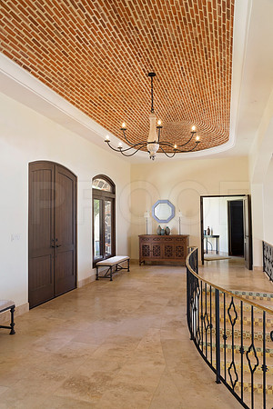 Villa_Juliana_Entry_Way_Chandelier_Wide_CC