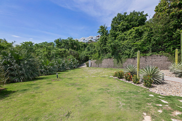 Casa_Olimar_Driveway_Entrance_CC